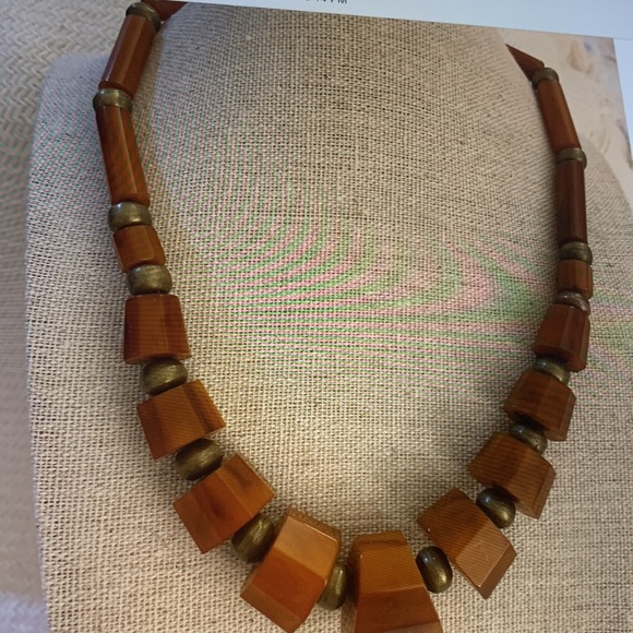 - Vintage Bakelite Necklace. Amber Coloring. - Picture 2 of 2